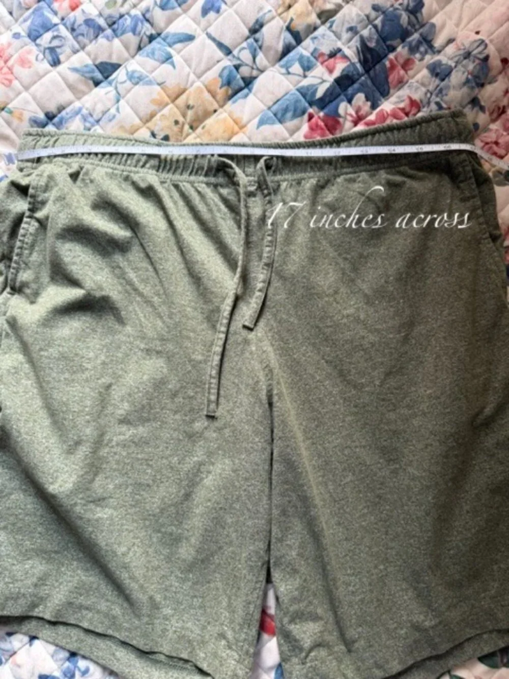 Men's Cotton Blend Lightweight Heather Green Shorts- size large- w/ pockets